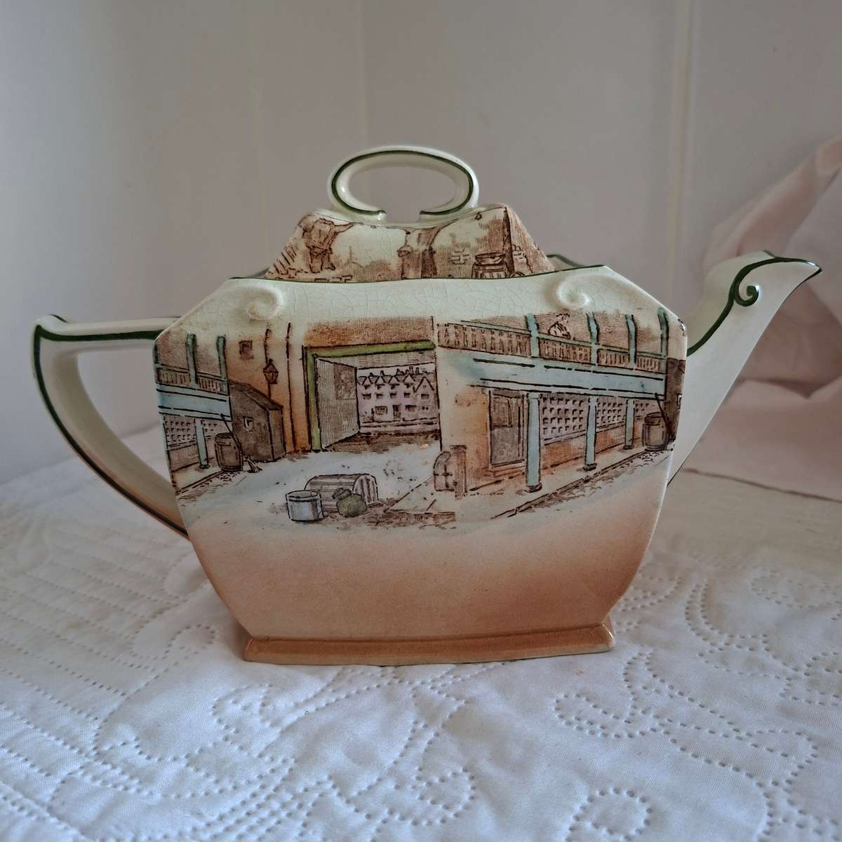 Royal Doulton tea pot - Dickens ware - Sam weller