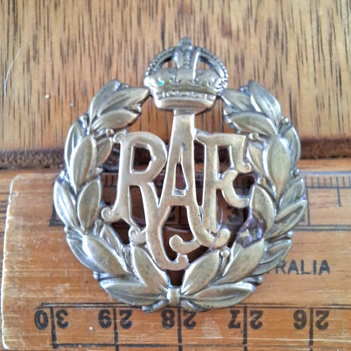 WW2 RAF cap badge