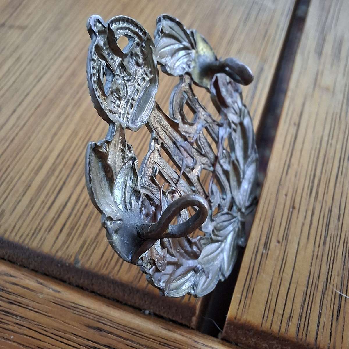 WW2 RAF cap badge