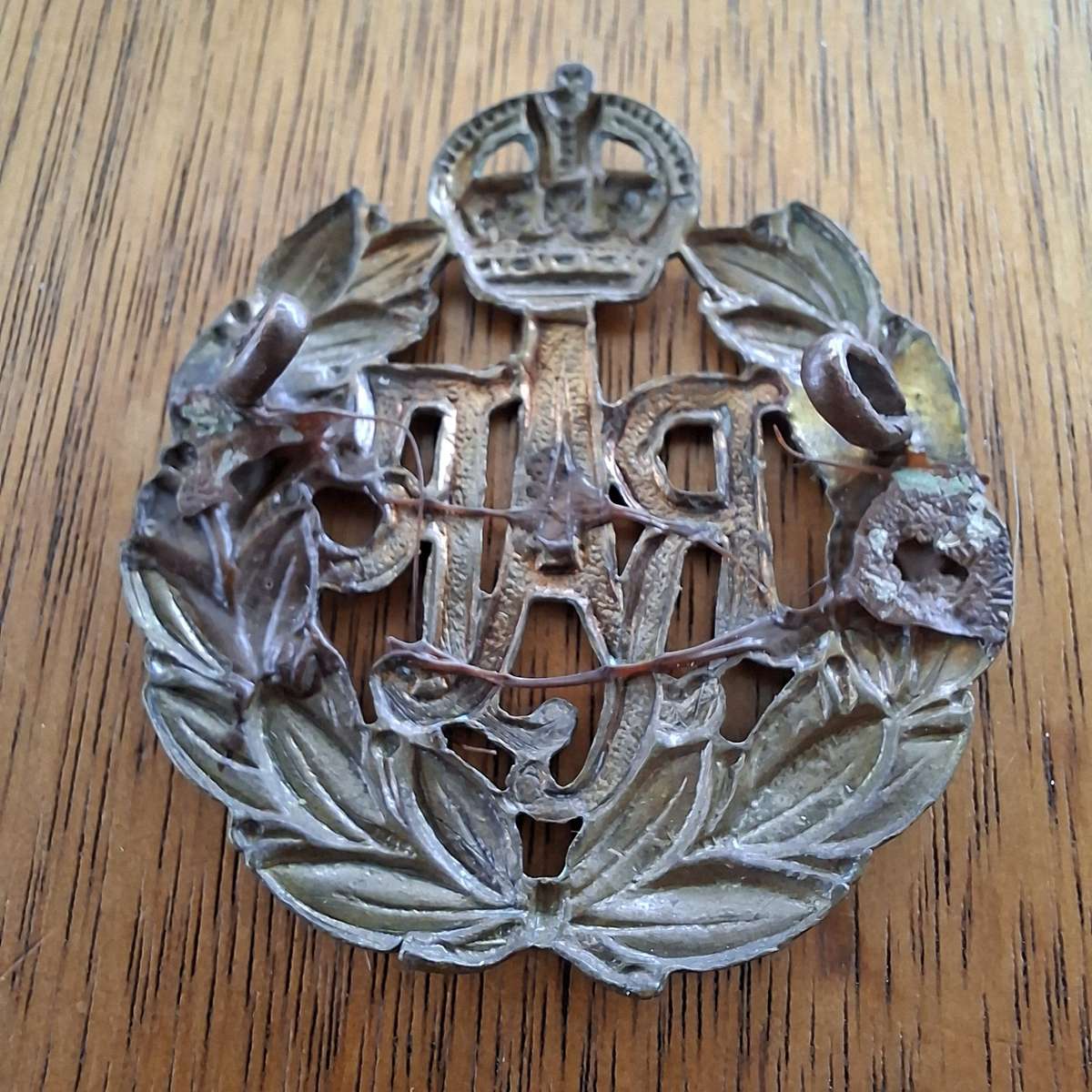 WW2 RAF cap badge