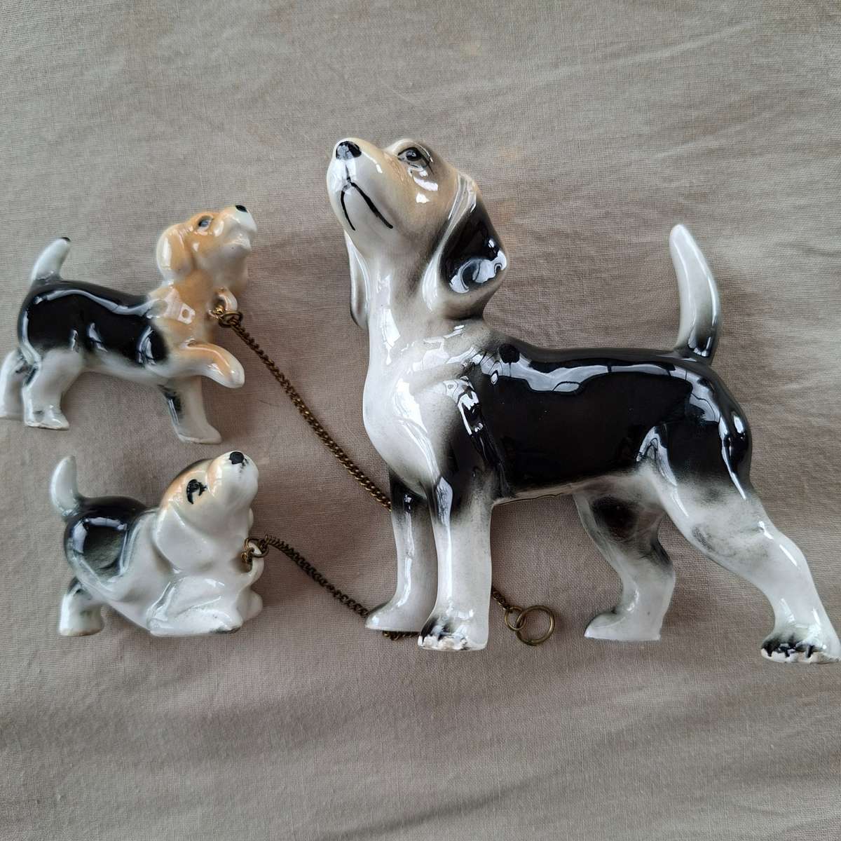 Beagle dog and 2 pups - ceramic ornament made by Capri