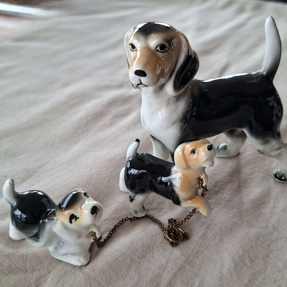 Beagle dog and 2 pups - ceramic ornament made by Capri
