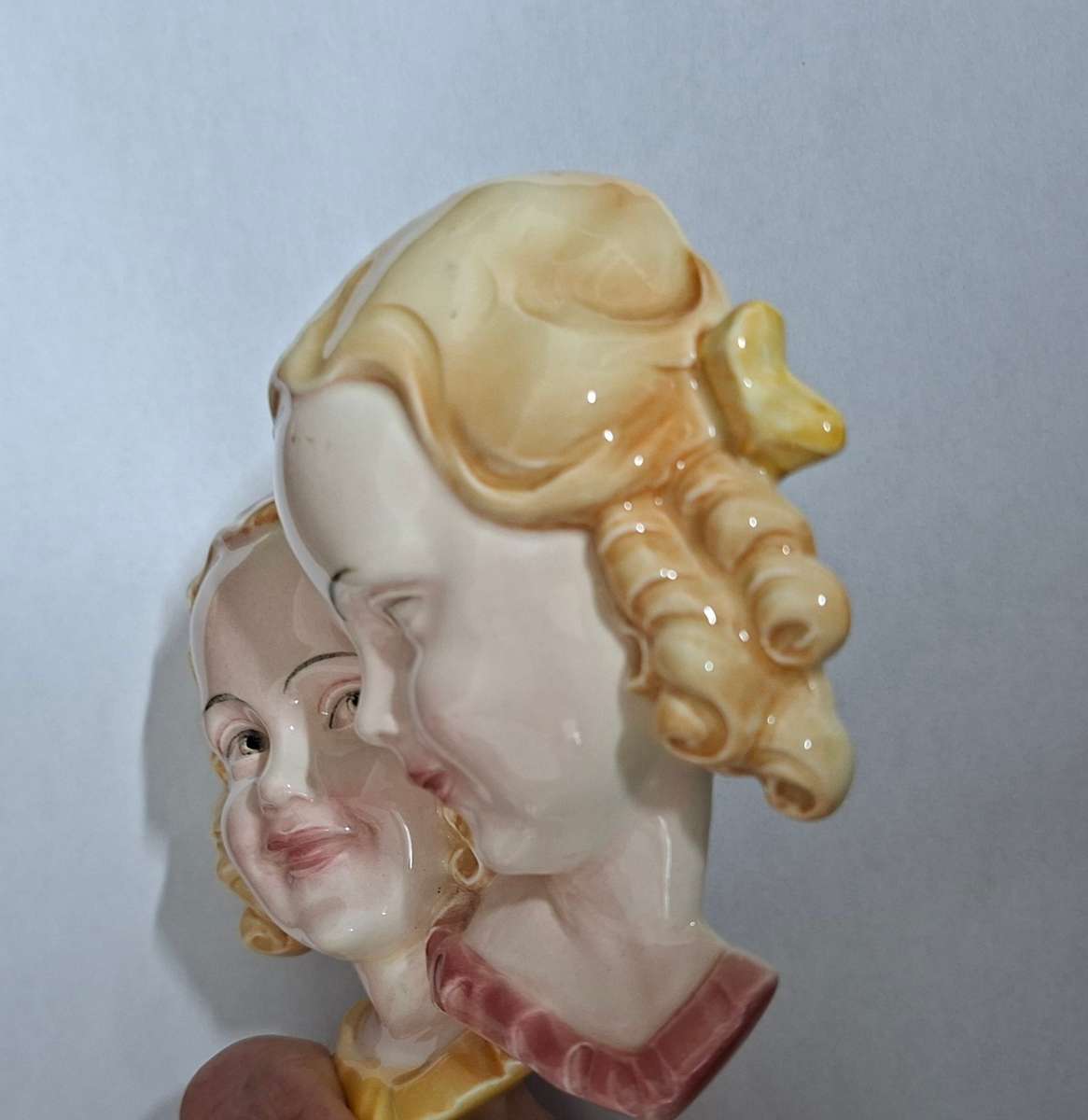 wall plaque - ceramic children - European? porcelain wall plaque