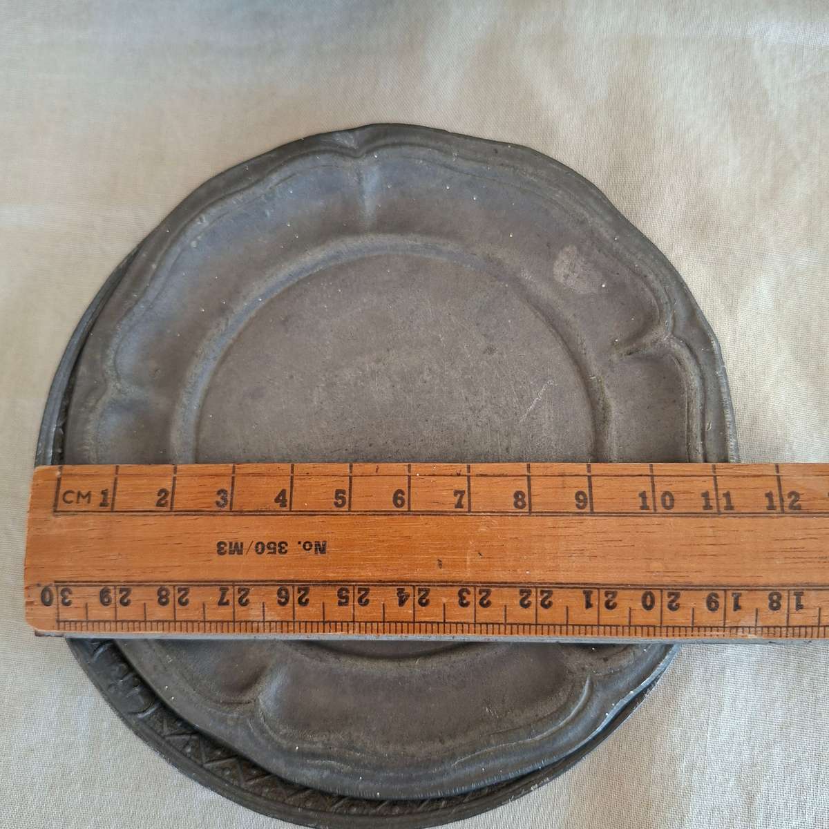 Old Pewter mug, basin and small plates 1 kg