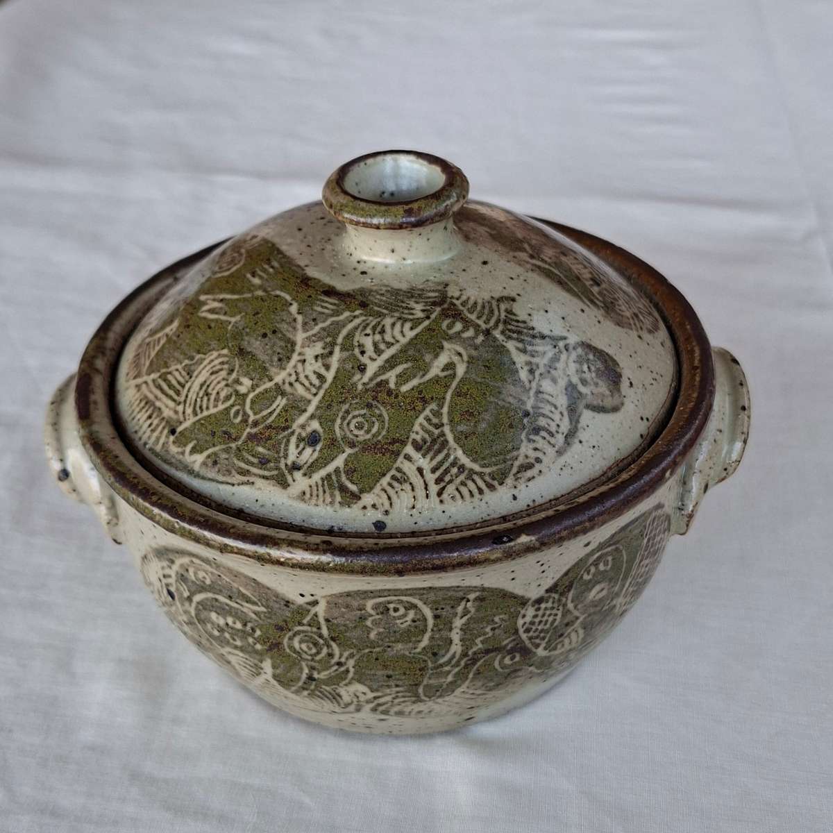 South African Pottery - Gideon Mkhize - Rorkes Drift - stoneware lidded bowl