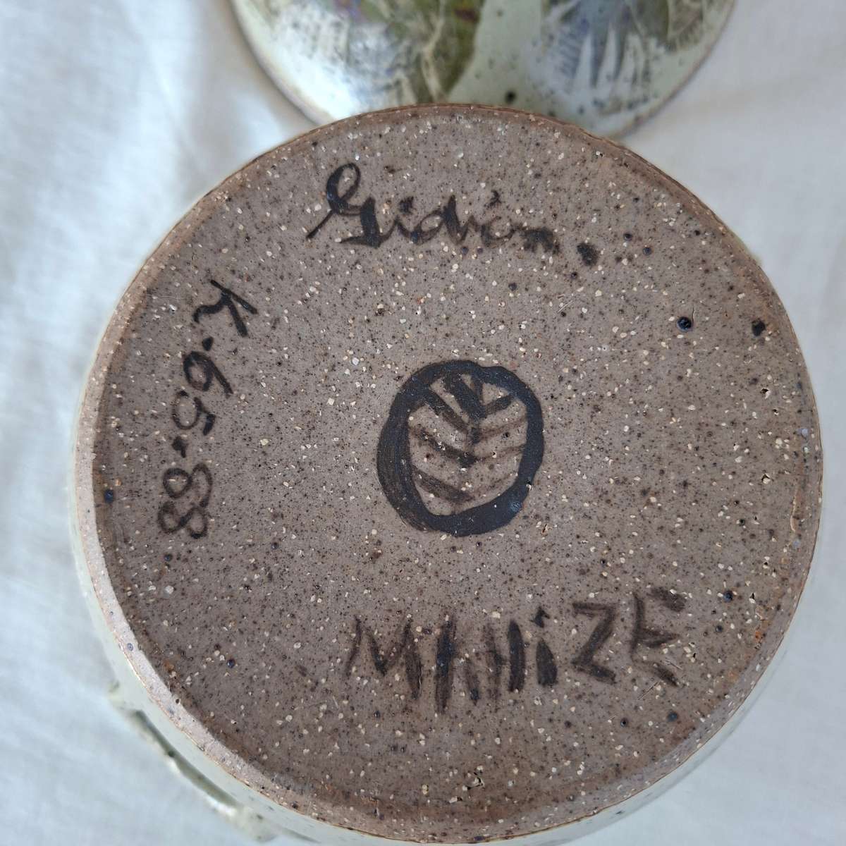 South African Pottery - Gideon Mkhize - Rorkes Drift - stoneware lidded bowl