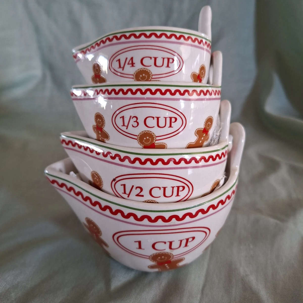 4 ceramic measuring cups with gingerbread men kitchenalia