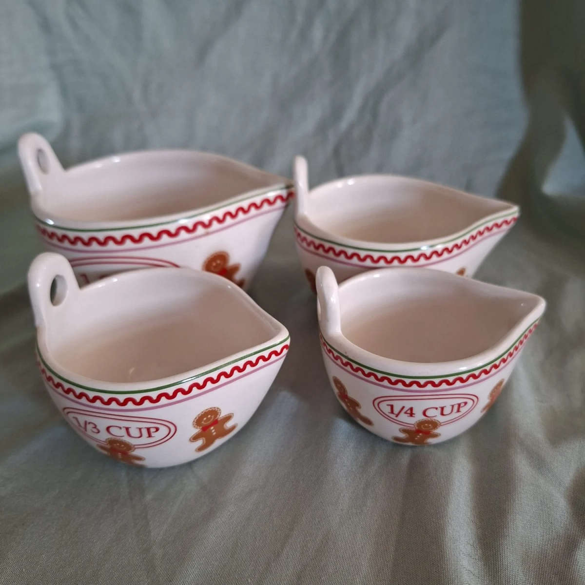 4 ceramic measuring cups with gingerbread men kitchenalia