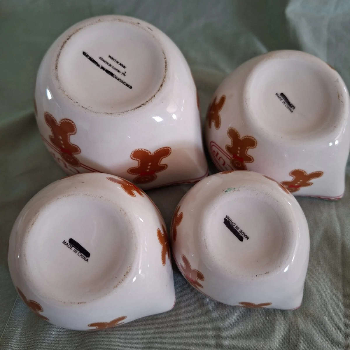 4 ceramic measuring cups with gingerbread men kitchenalia