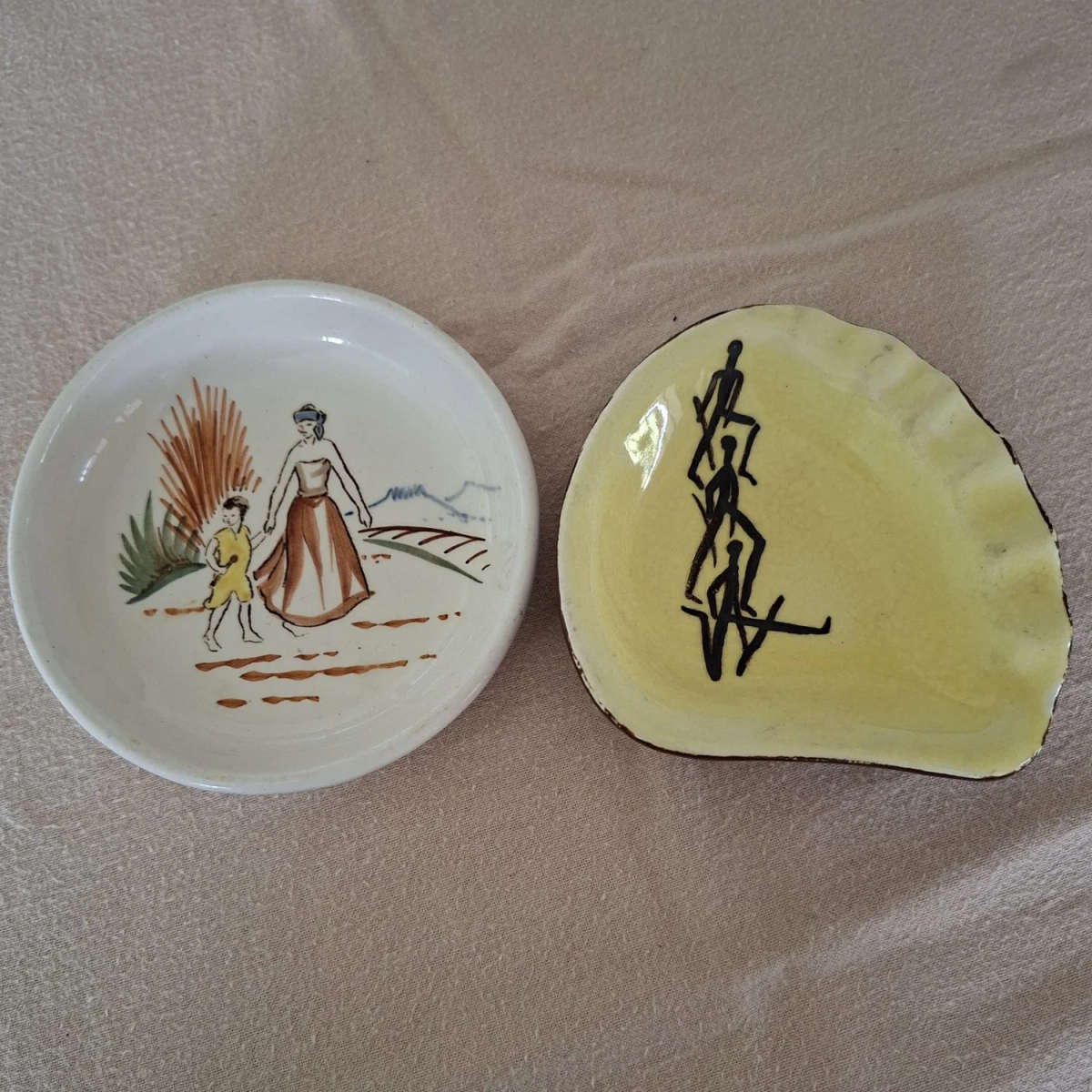 SA Pottery Drostdy ware Grahamstown 2 small bowls /ashtray
