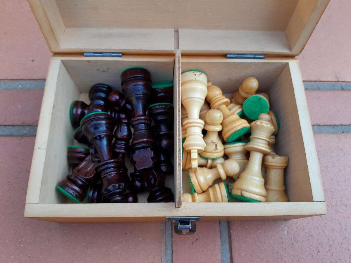 A 20TH Century Wooden Chess Set in Box