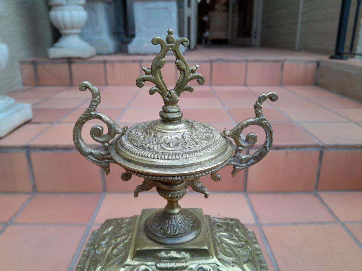 A Early 20th Century French Ormolu Bronze Eight Day Clock With Pendulum