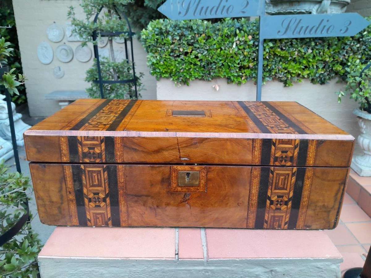 An Antique Victorian Circa 1800s Walnut And Inlaid Writing Box With Leather Interior