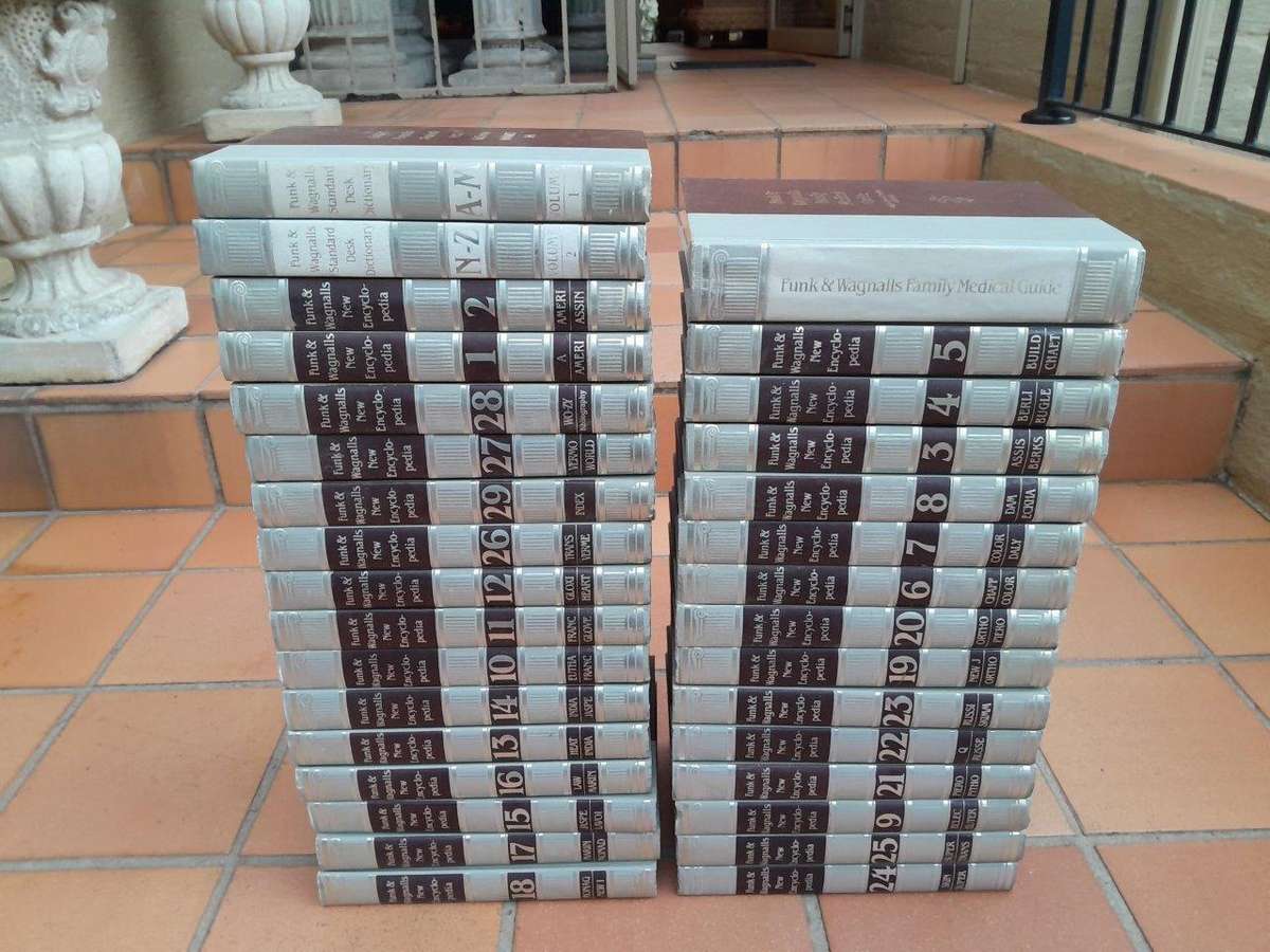 A 20th Century Usa Set Of Twenty Nine (29) Funk And Wagnalls New Encyclopaedia Books