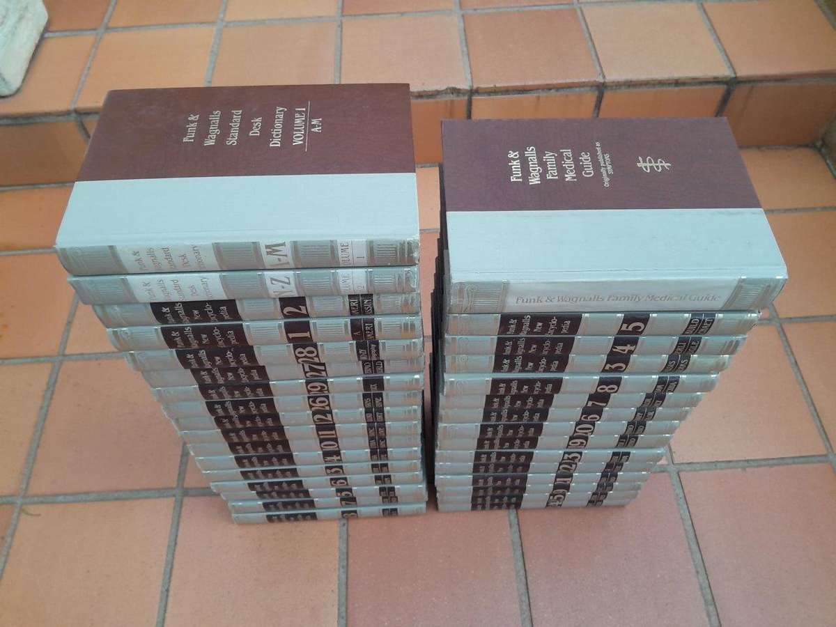 A 20th Century Usa Set Of Twenty Nine (29) Funk And Wagnalls New Encyclopaedia Books