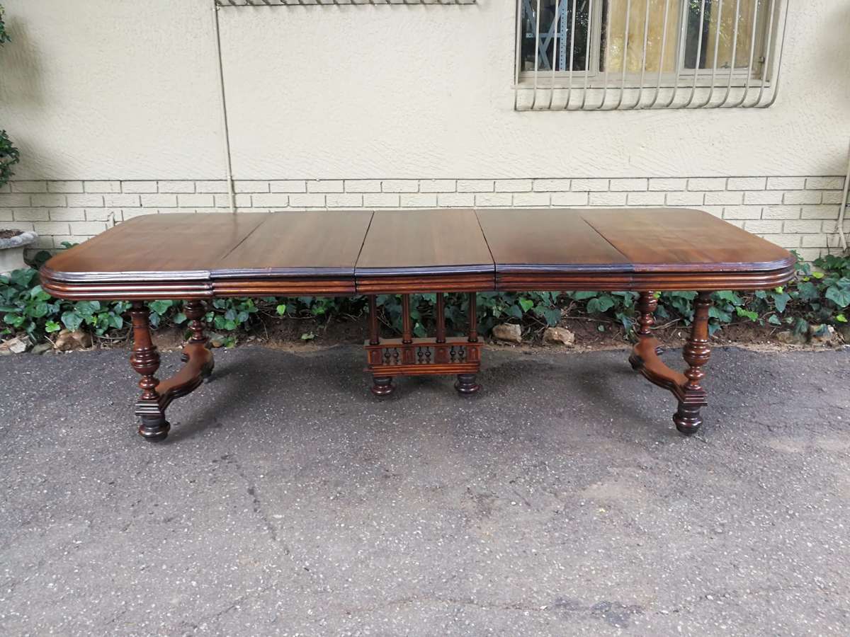 Henry II Walnut extension dining table with 3 leaves (8  10-Seater)