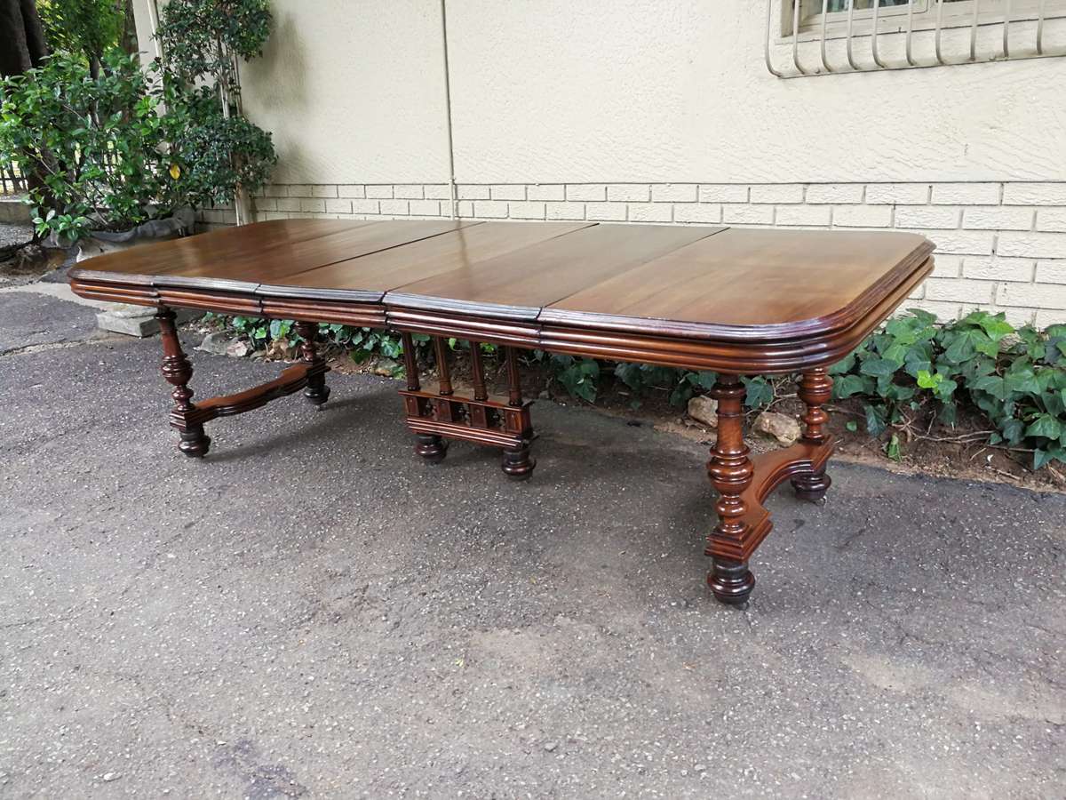 Henry II Walnut extension dining table with 3 leaves (8  10-Seater)