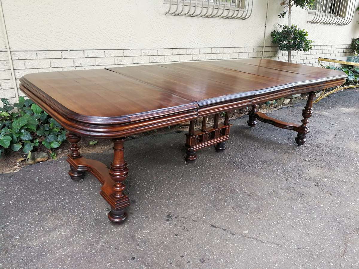 Henry II Walnut extension dining table with 3 leaves (8  10-Seater)