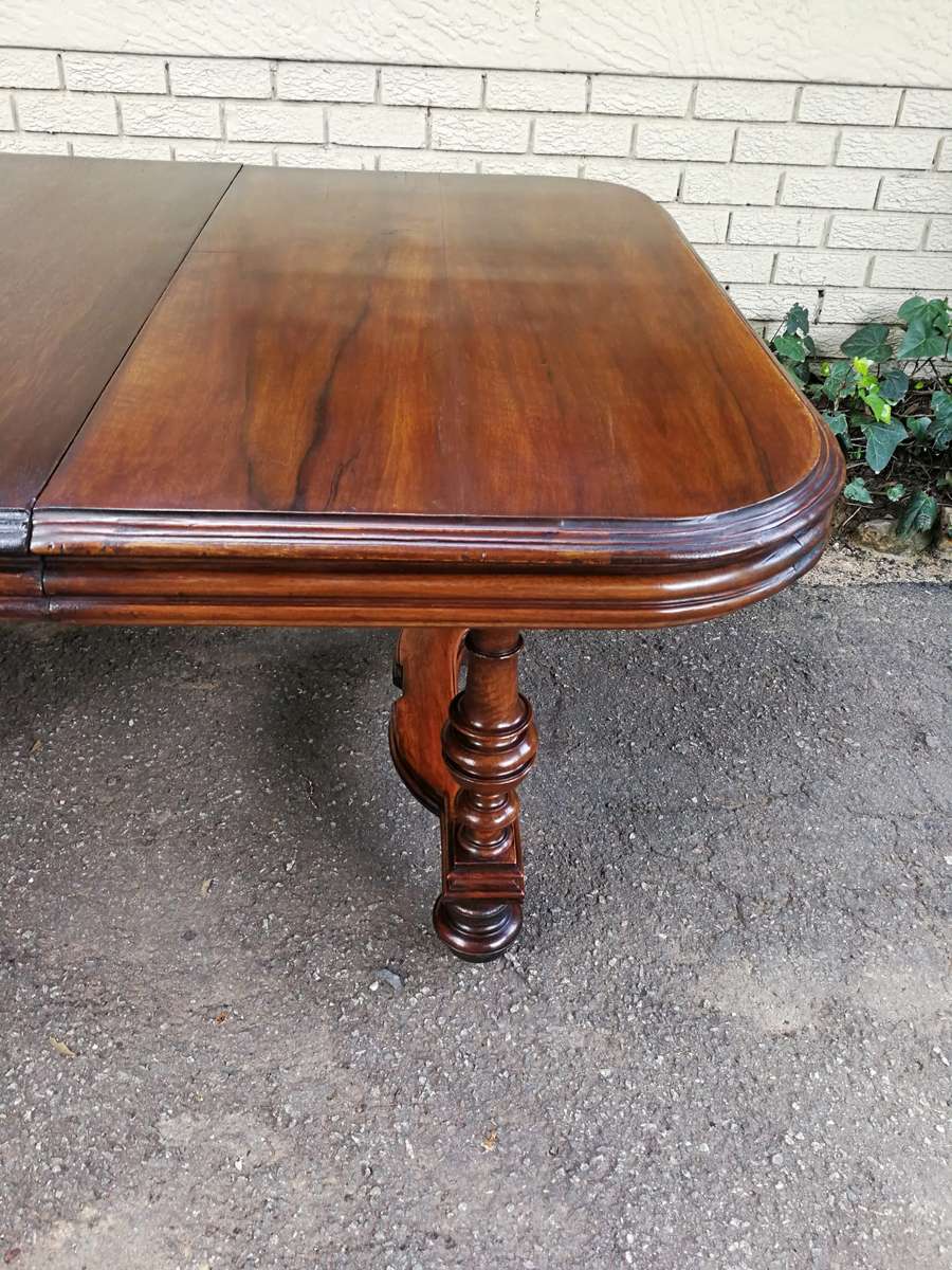 Henry II Walnut extension dining table with 3 leaves (8  10-Seater)