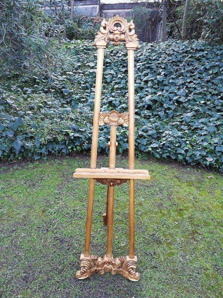 A Carved And Parcel-Gilt Wooden Easel