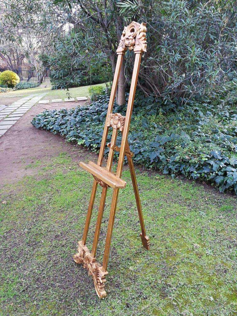 A Carved And Parcel-Gilt Wooden Easel