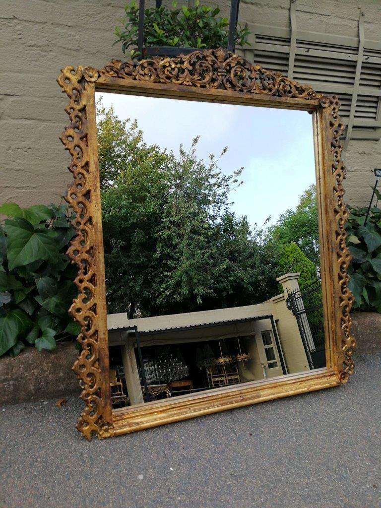 A 20th Century Carve Giltwood Mirror