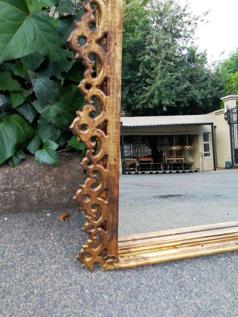 A 20th Century Carve Giltwood Mirror
