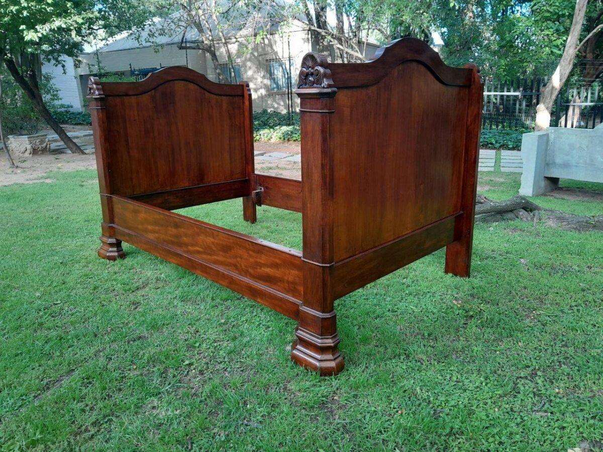 A Rare 19th Century French Mahogany Daybed  /  Lit Bateau