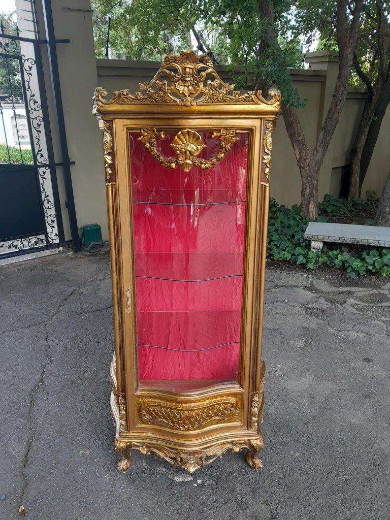 A 20th Century French Style Carved & Gilded Display Cabinet / Vitrine
