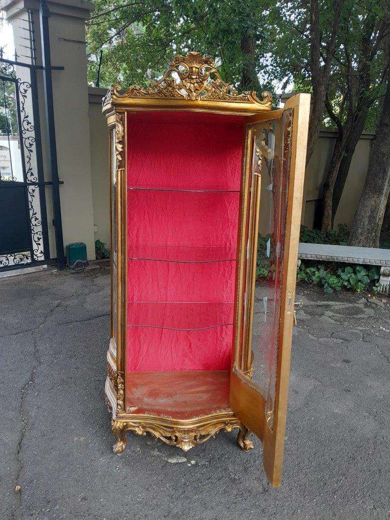 A 20th Century French Style Carved & Gilded Display Cabinet / Vitrine