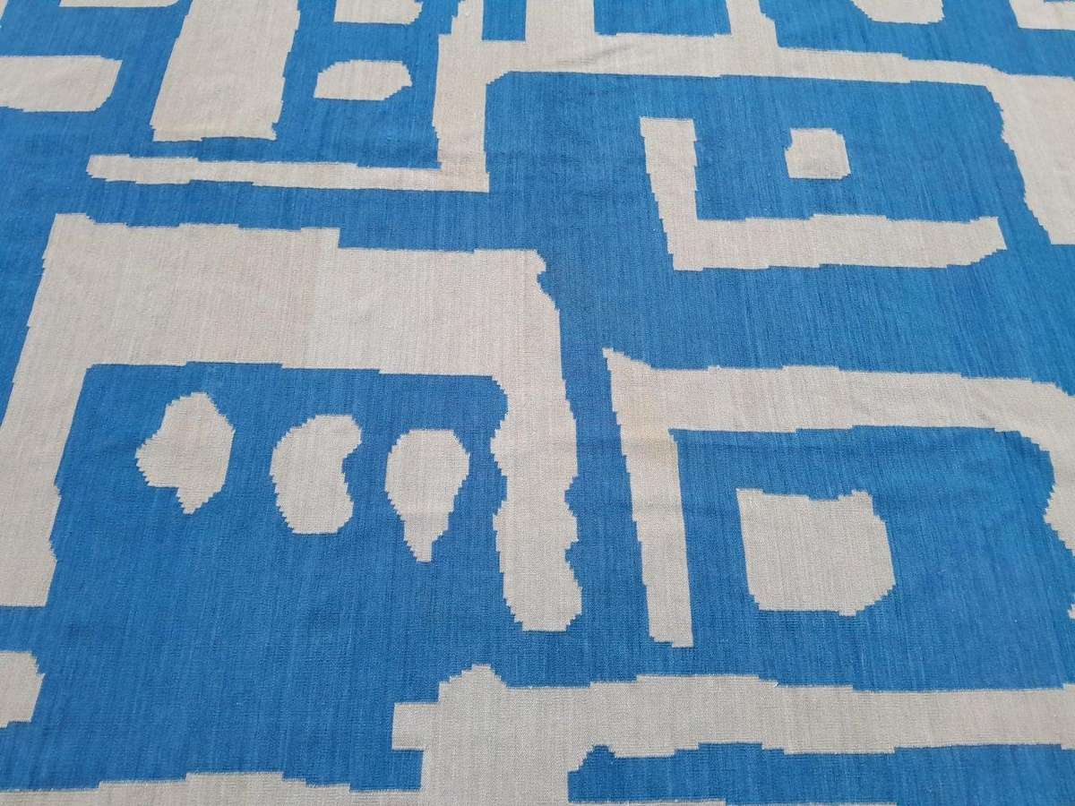 A Woven Cotton Dhurrie / Kelim Carbet / Rug In A Blue And Beige Abstract Design Nd