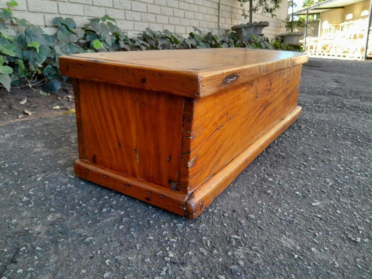 An Antique Early 1900s Circa 1920 Oregon Large Chest / Kist
