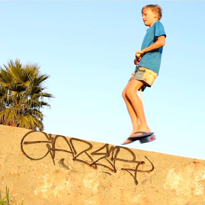 DEMO | i-Play Pogobouncer Blue | Outdoor Jumping Toy