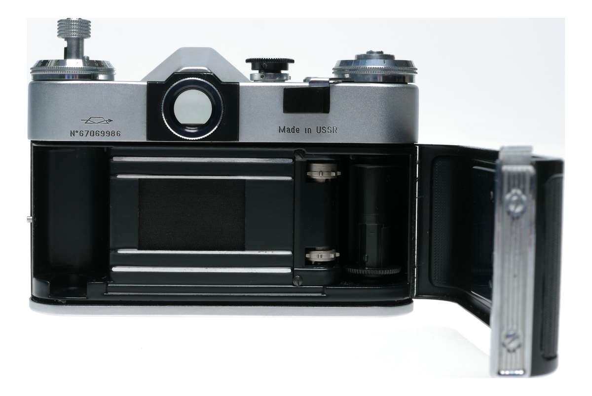 Zenit-E Vintage 35mm film SLR camera body only chrome/black