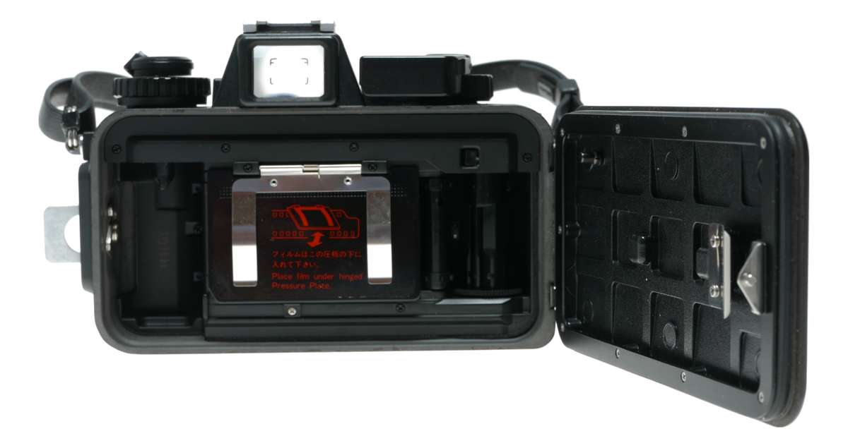 Nikon Nikonos V Underwater 35mm Film Camera Nikkor 1:2.5 35mm Boxed