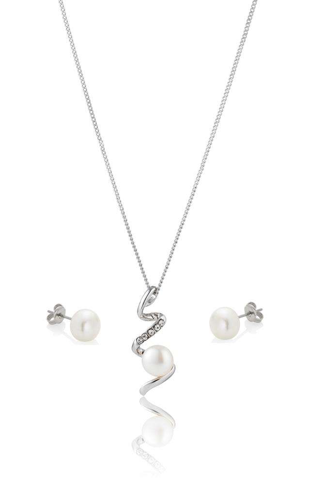 Retail: R2650.00 LONDON JEWELLERS Freshwater Pearl Devotion Pendant and Pearl Stud Earrings Set