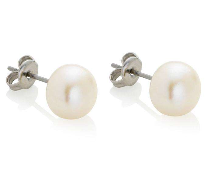 Retail: R2650.00 LONDON JEWELLERS Freshwater Pearl Devotion Pendant and Pearl Stud Earrings Set