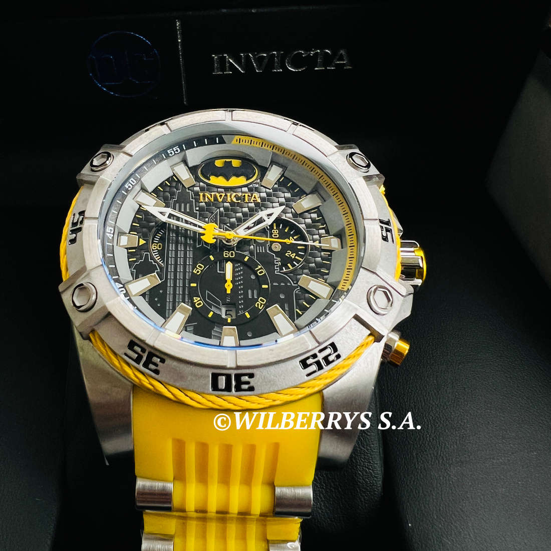 ***omw!!*** Retail: R8,999.00 INVICTA Men DC Comics Batman Gotham City Ltd Edition Chronograph Watch