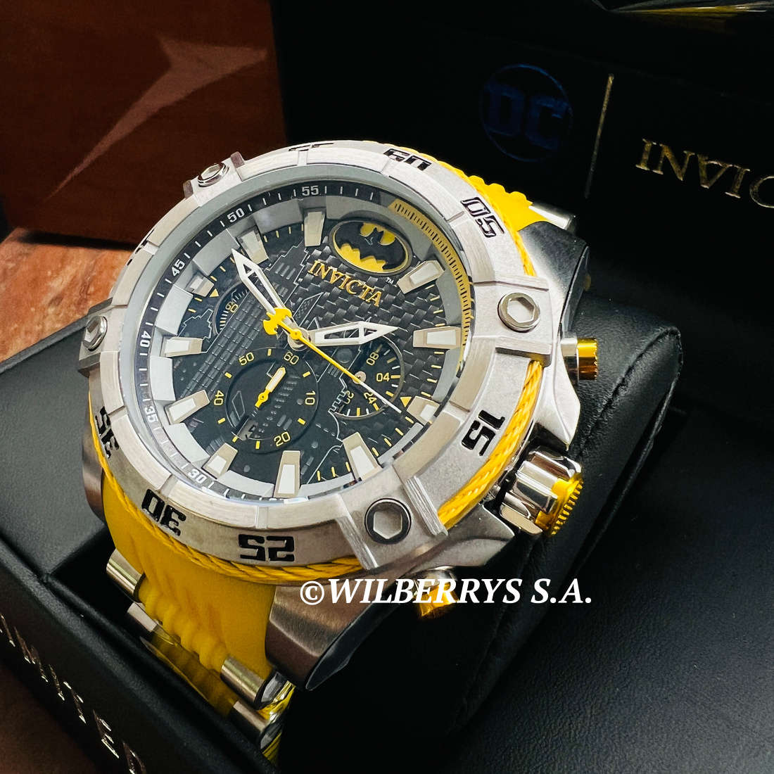 ***omw!!*** Retail: R8,999.00 INVICTA Men DC Comics Batman Gotham City Ltd Edition Chronograph Watch