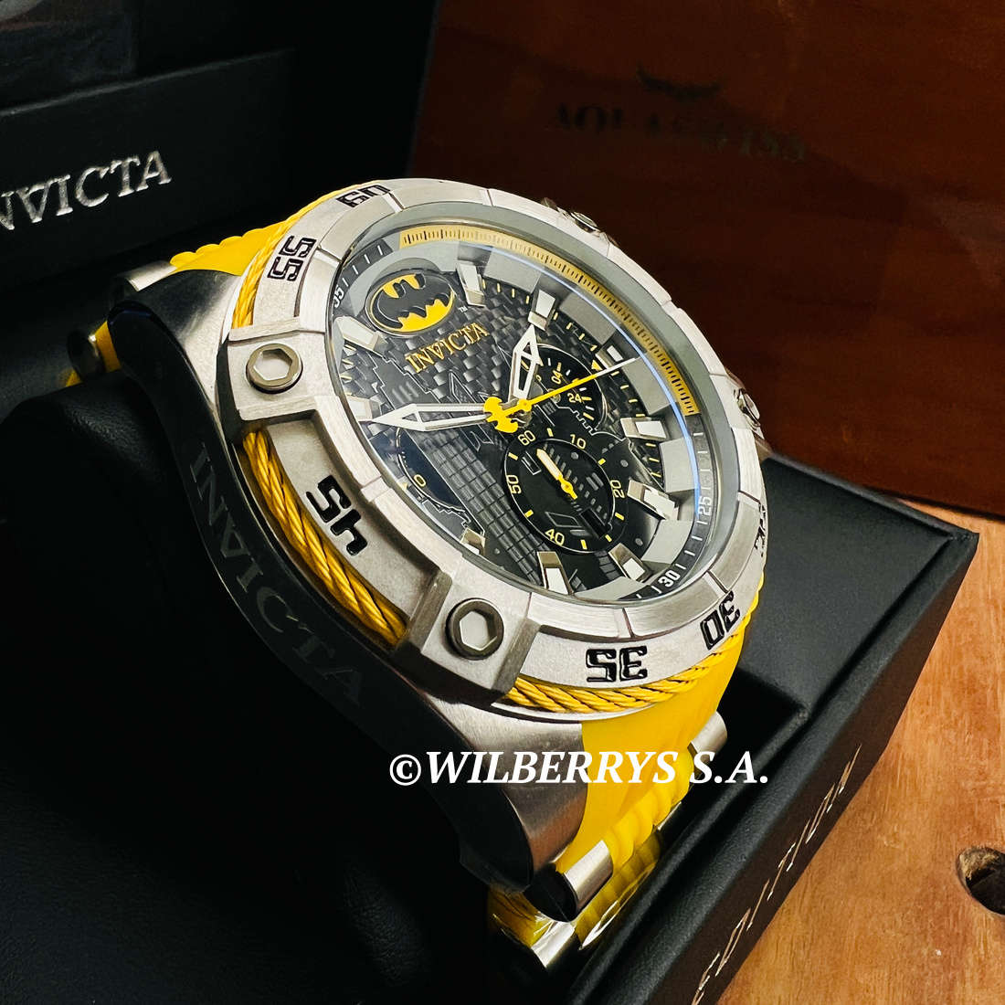 ***omw!!*** Retail: R8,999.00 INVICTA Men DC Comics Batman Gotham City Ltd Edition Chronograph Watch