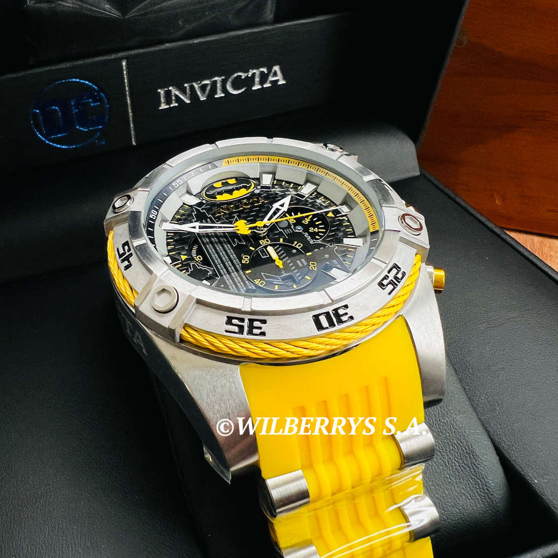 ***omw!!*** Retail: R8,999.00 INVICTA Men DC Comics Batman Gotham City Ltd Edition Chronograph Watch