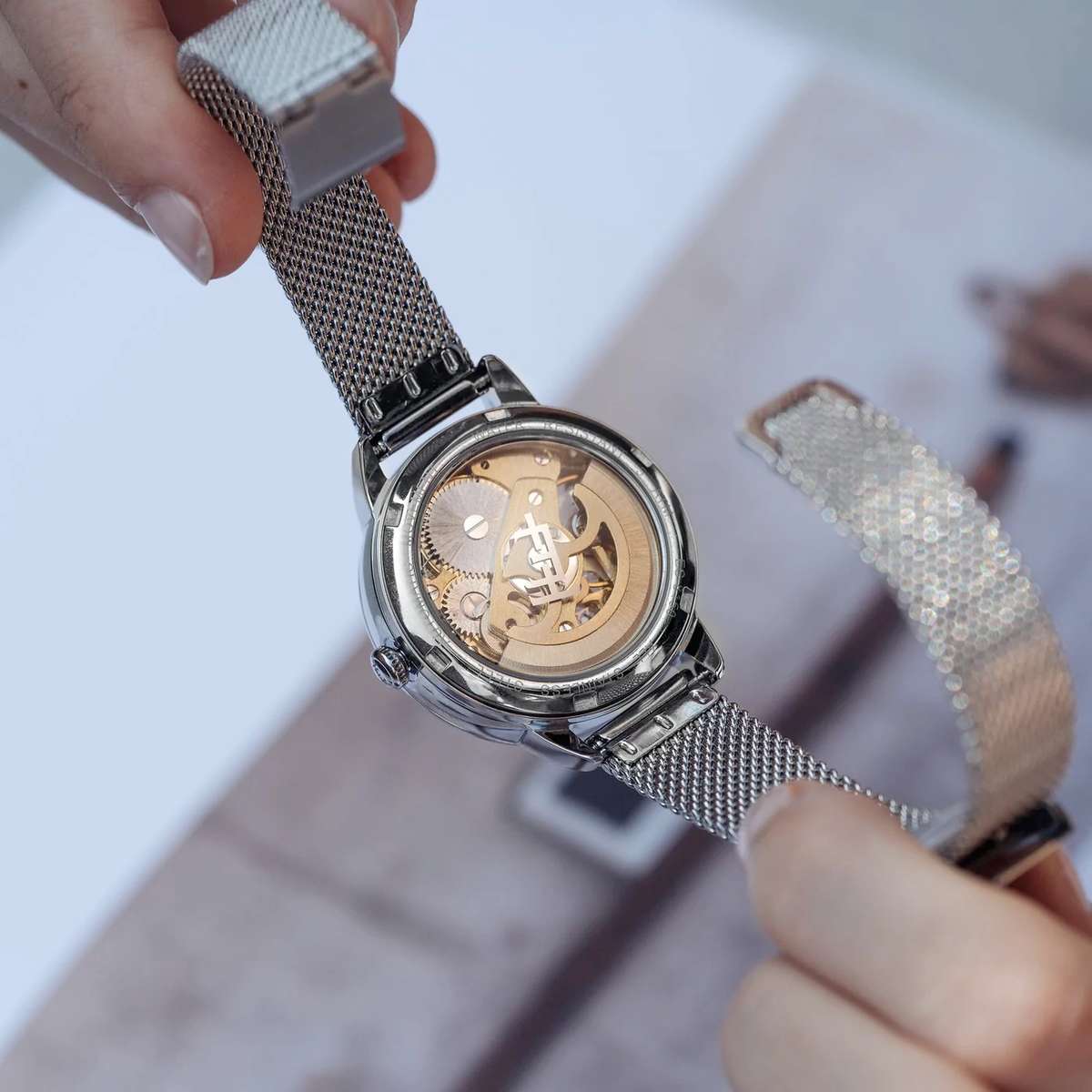 ***lOOk*** rrp: R6,500.00 THOMAS EARNSHAW Women`s AUTOMATIC Skeleton Warm Pink Silver Milanese Watch