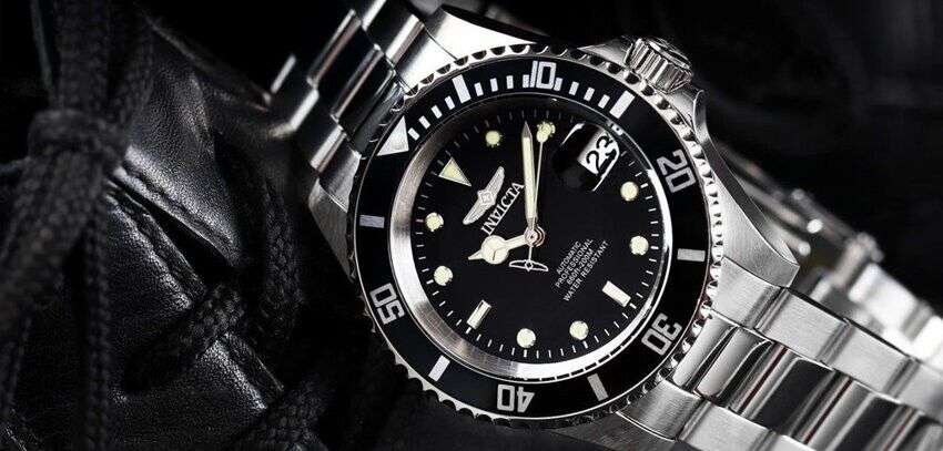 Retail: R6,999.00 INVICTA MEN`S 200M URCHIN SILVER / BLACK WATCH BRAND NEW