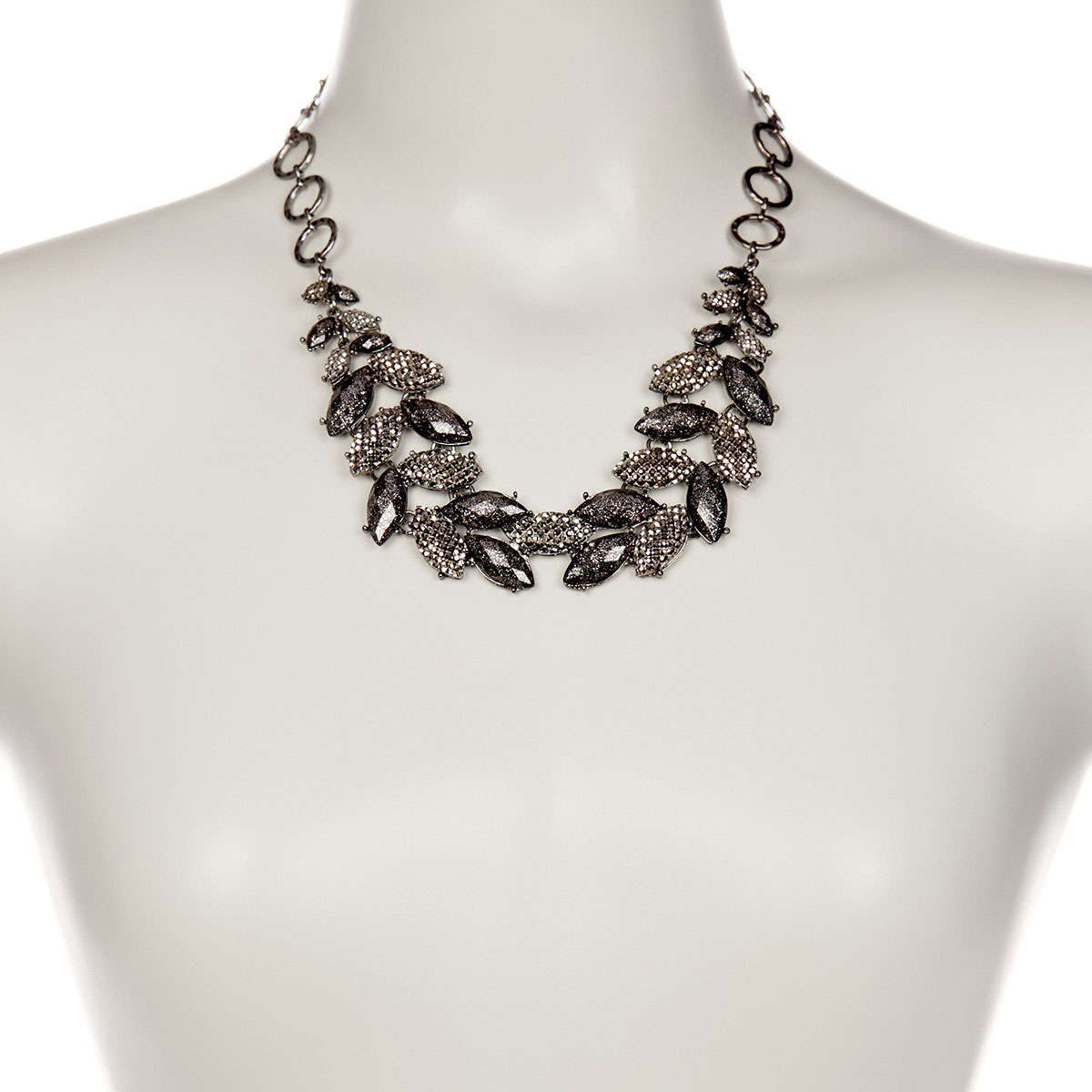 last 1 left! Retail: R2,900.00 AMRITA NEW YORK Brenna Necklace Coral/Peach