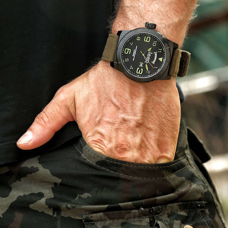 Retail: R9,000.00 JEEP Men's 48mm Wrangler CALENDAR Watch THICK HEAVY Watch NEW!!