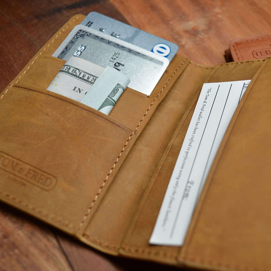 Retail: $129 / R2,199.00 TOM & FRED® Men's WORN VINTAGE BROWN Manchester Vertical Bi-fold Wallet