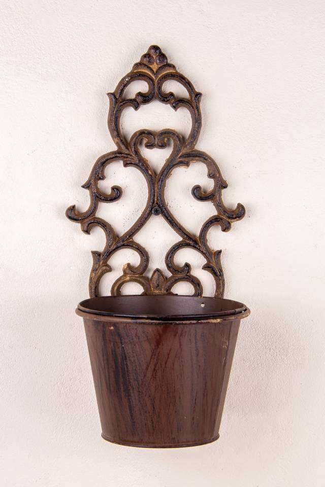 Wallmounted Antique Potholder & Pot Rust