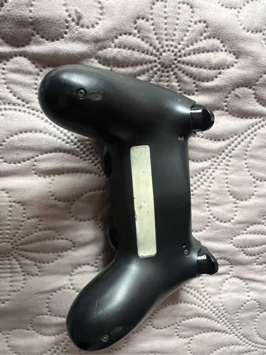 PS4 controller