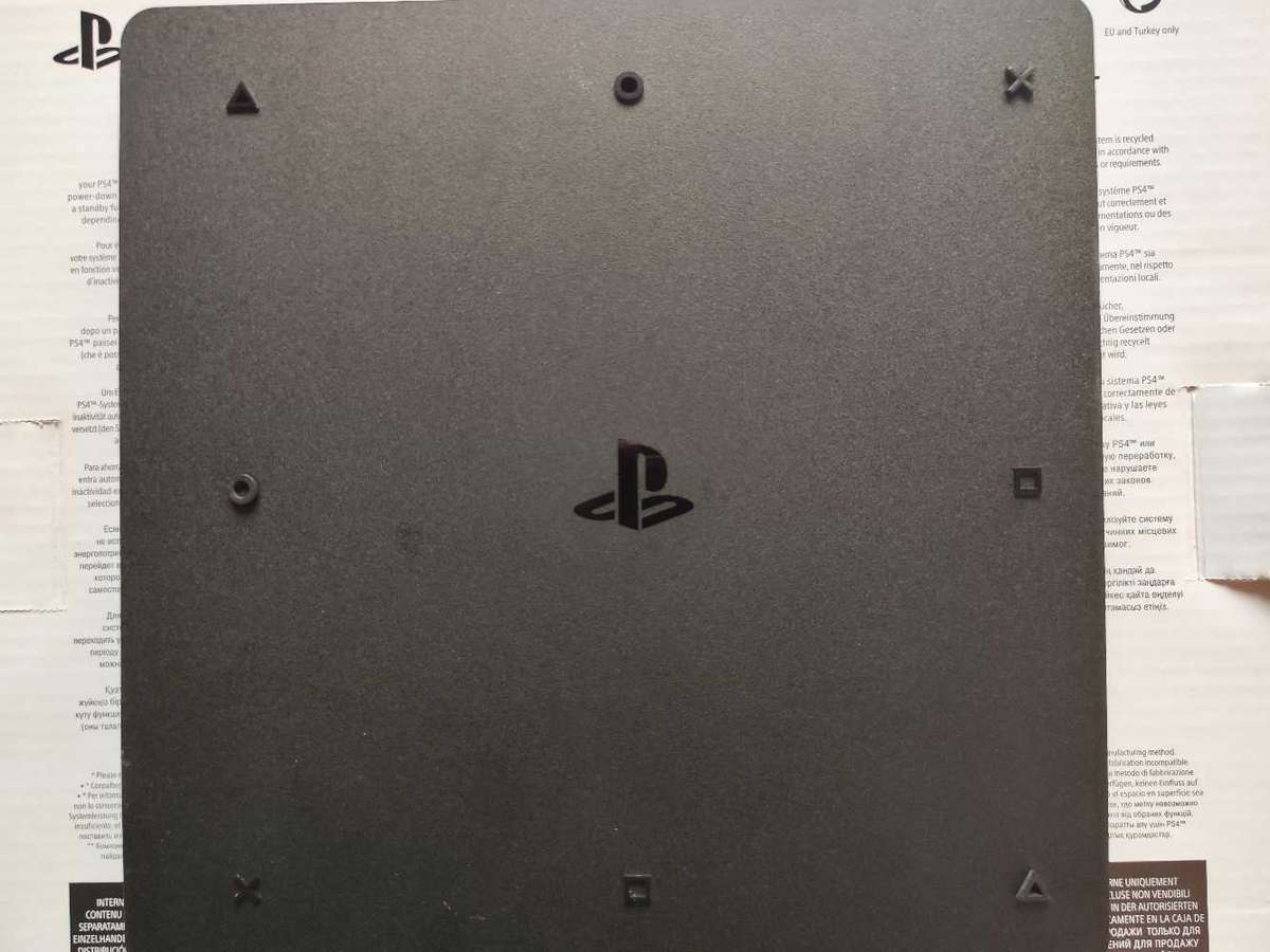 Ps4 slim with spiderman