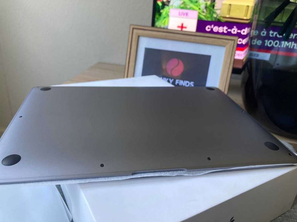 2020 Apple Macbook Air M1 Chip 8GB RAM unified Memory 256GB SSD Storage Space Grey